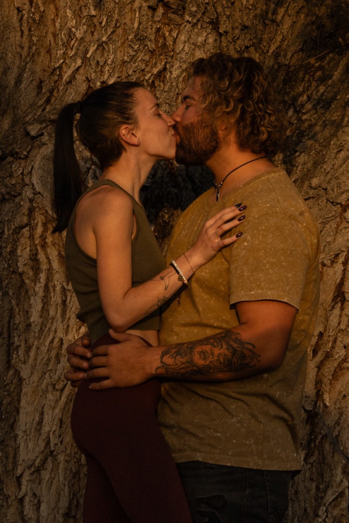 cute couple kissing for Couple Pictures